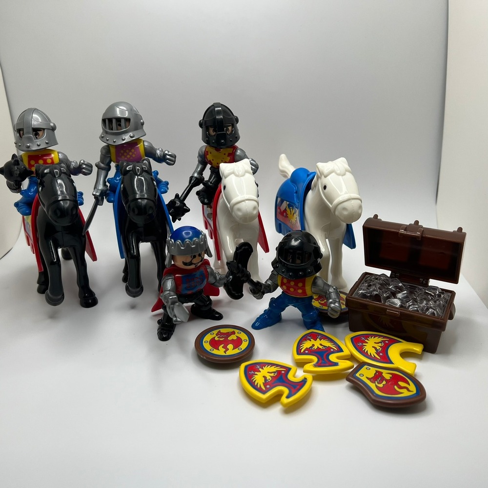 1996 Lil' Playmates‎ Unimax Medieval Set – 5 Knights, 4 Horses, Shields, Chest